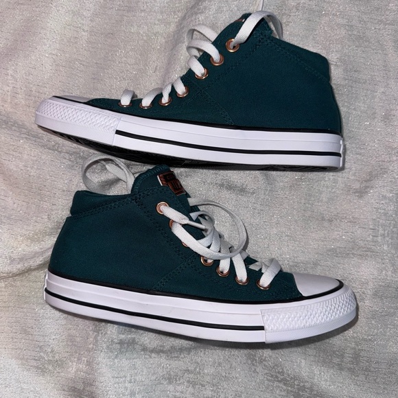 Converse Chuck Taylor All Star
Madison Mid Sneaker- Dragon Scale, size 7.5, NWOB - Picture 8 of 10